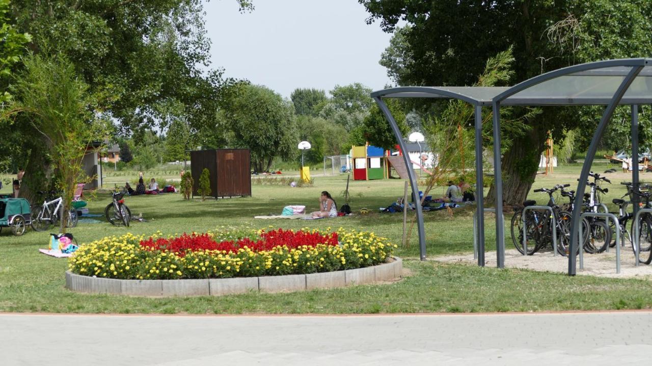 Familia Camping Balaton Hotel Balatonoszod Exterior photo
